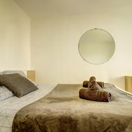Le Beau Verone Proche Gare Apartment *